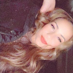 Meet your Posher, Cameo